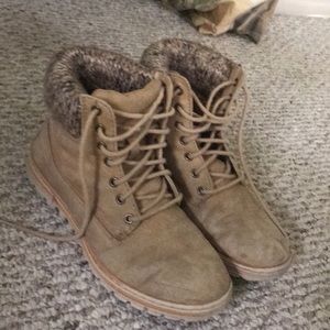 Women’s brown boots